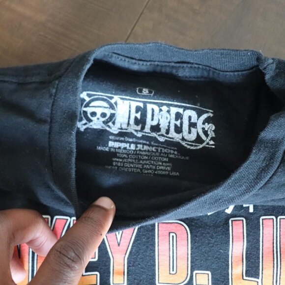 One Piece Monkey D. Luffy graphic t-shirt - Picture 2 of 2